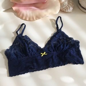 SOLD Navy Lace Victoria’s Secret Bralette